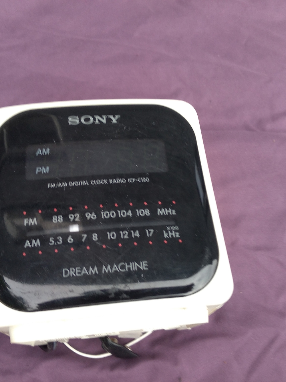 Sony Dream Machine AM/FM Clock Radio in White and Black